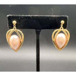 Beautiful Signed TRIFARI Blush Pink Faux Pearl Heart Earrings Gold Tone Pierced
